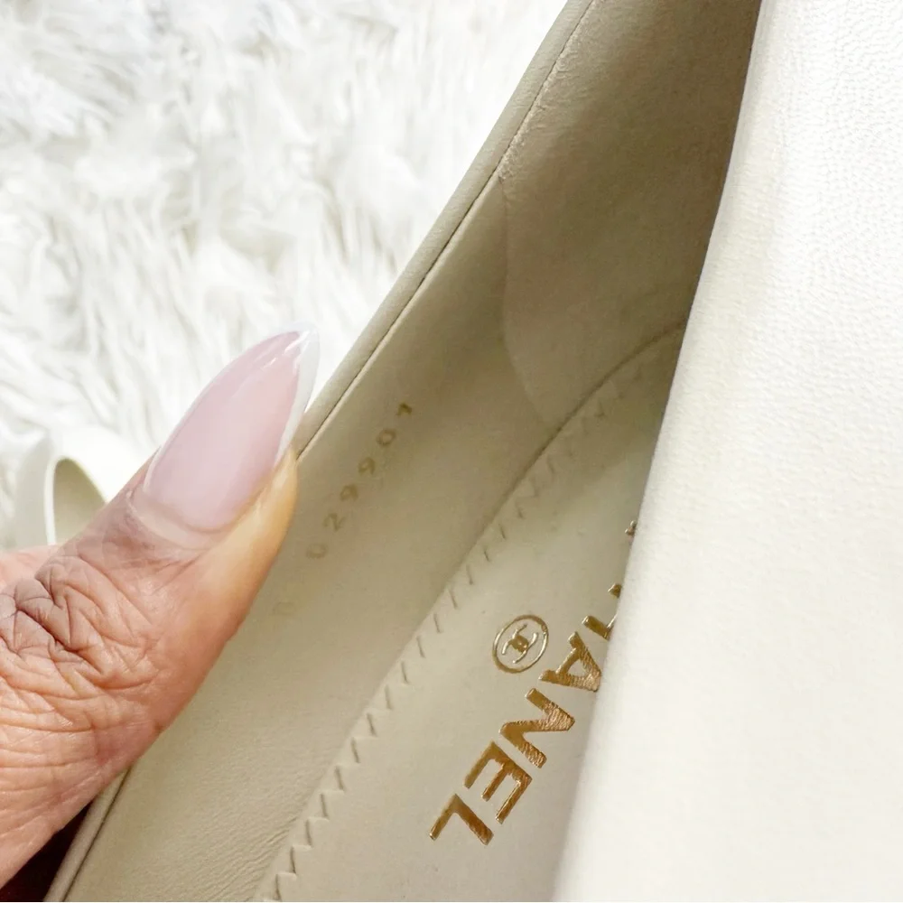 Chanel Ivory Lambskin Leather Gold Cap Pointed Toe‎ CC Kitten Heels Size 38